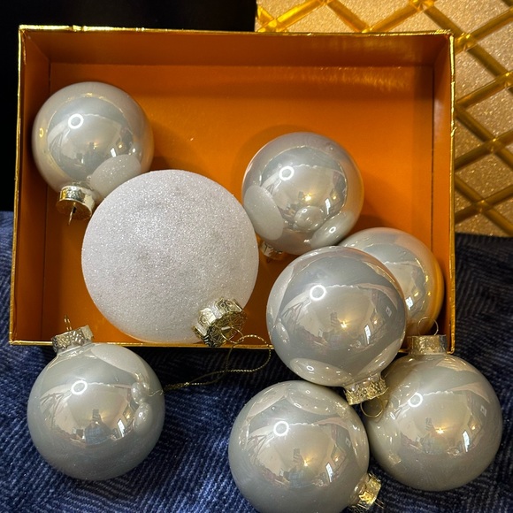 Set Of 8 Christmas Balls/Ornaments - Picture 4 of 9